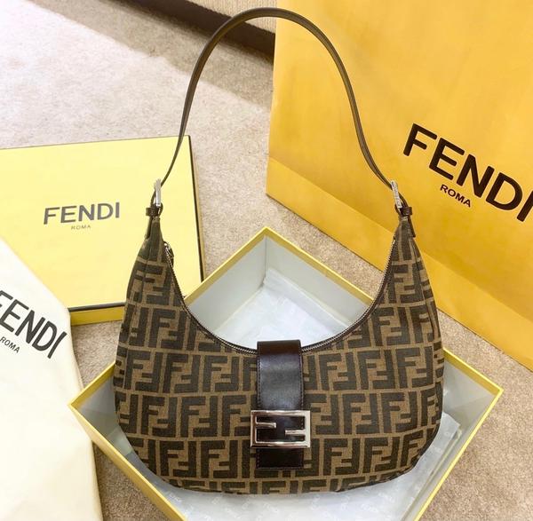 FENDI O'Lock Swing Ivory Calfskin Leather Shoulder Bag, Ivory: Amazon.co.uk:  Fashion